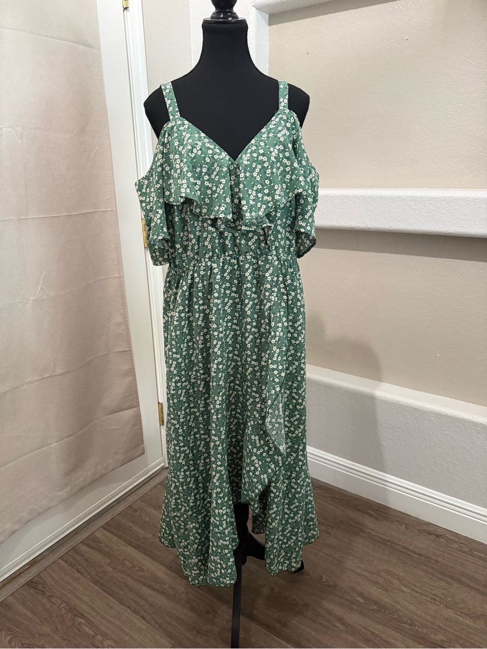 BloomChic Green Floral Cold Shoulder Midi Dress Size 12 Boho